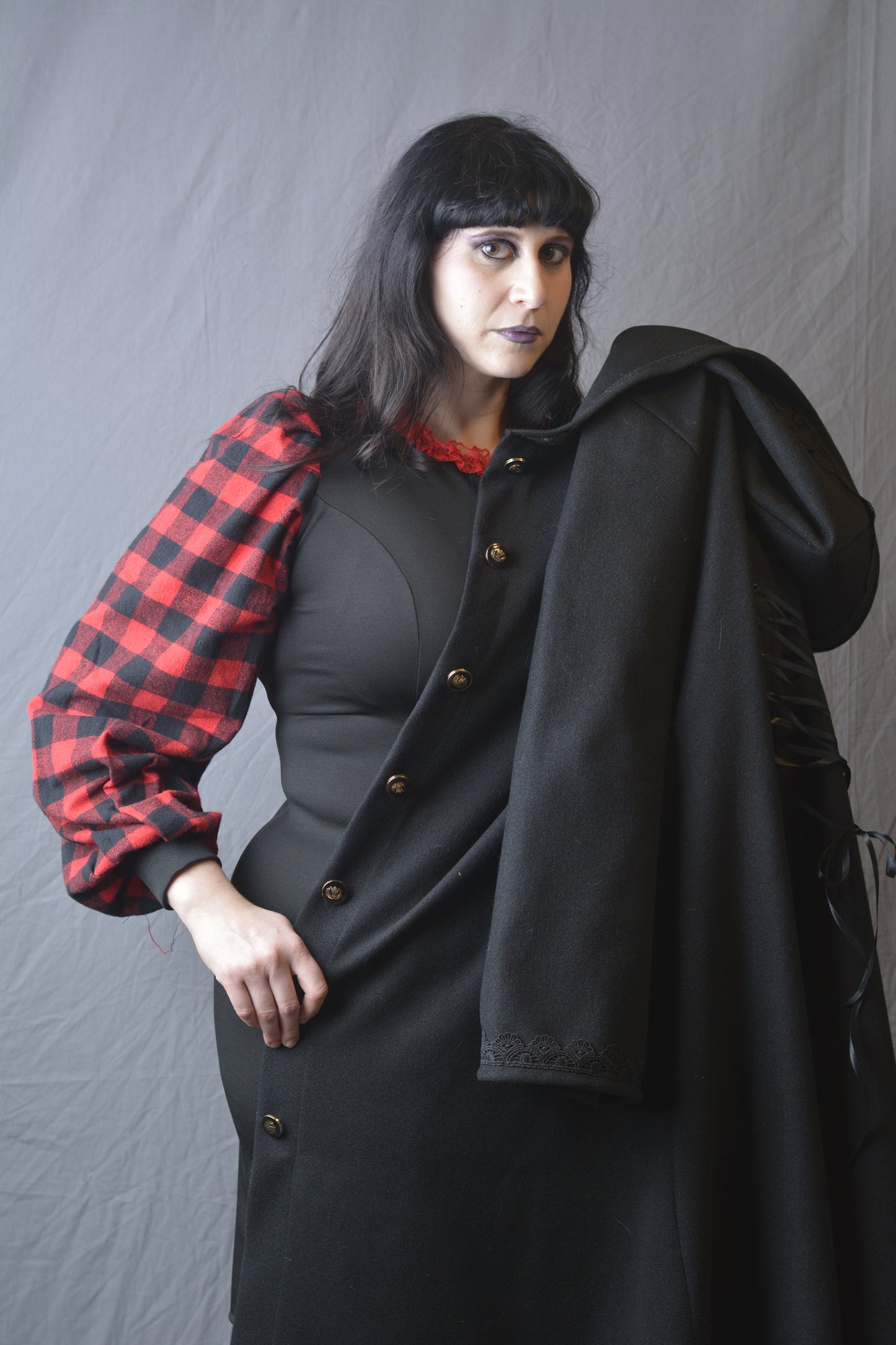 Cappotto Lungo con Cappuccio e Decori in Pizzo Macramè