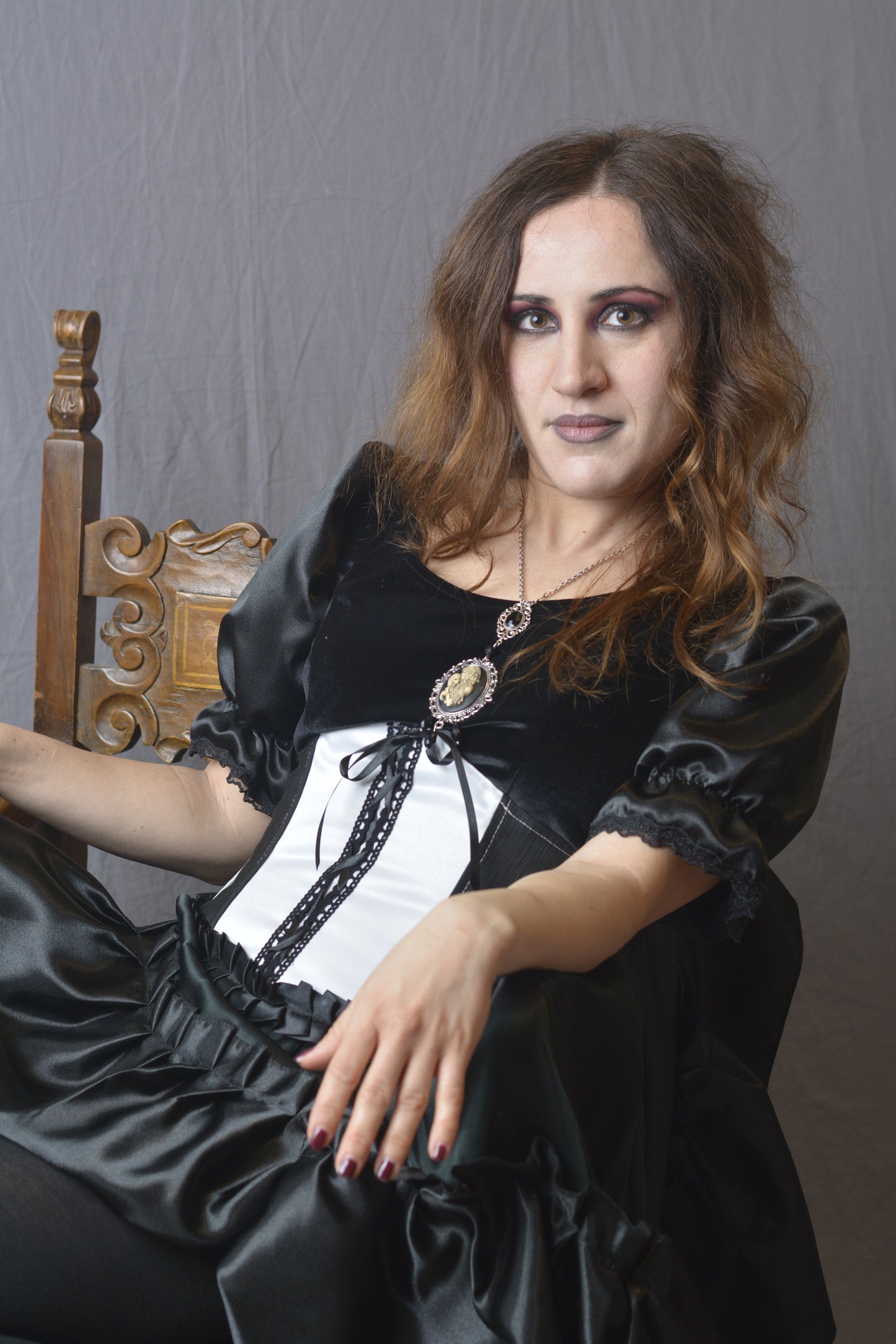 Stringivita in Raso Bianco e Ottoman Nero con Motivo Stringato