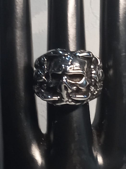 Anello in Acciaio con Teschio Mozzato