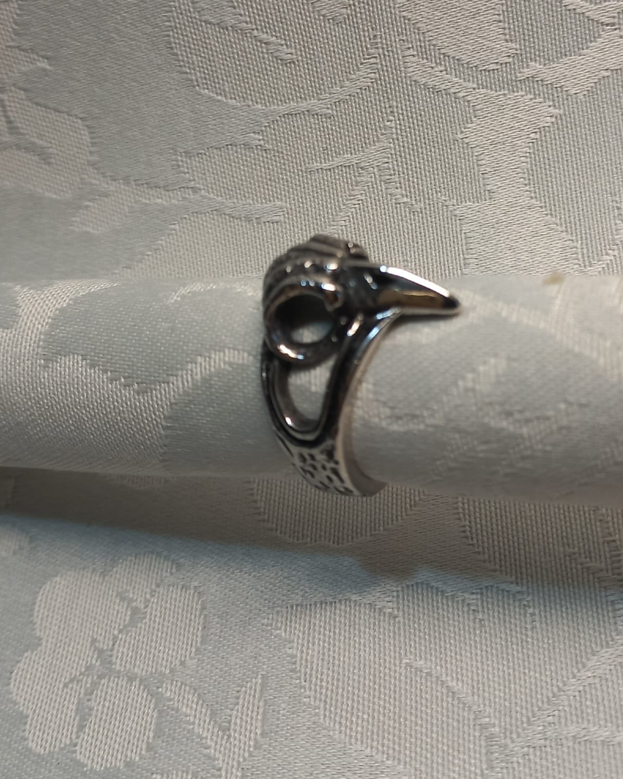 Anello in Acciaio a Forma di Teschio di Rapace