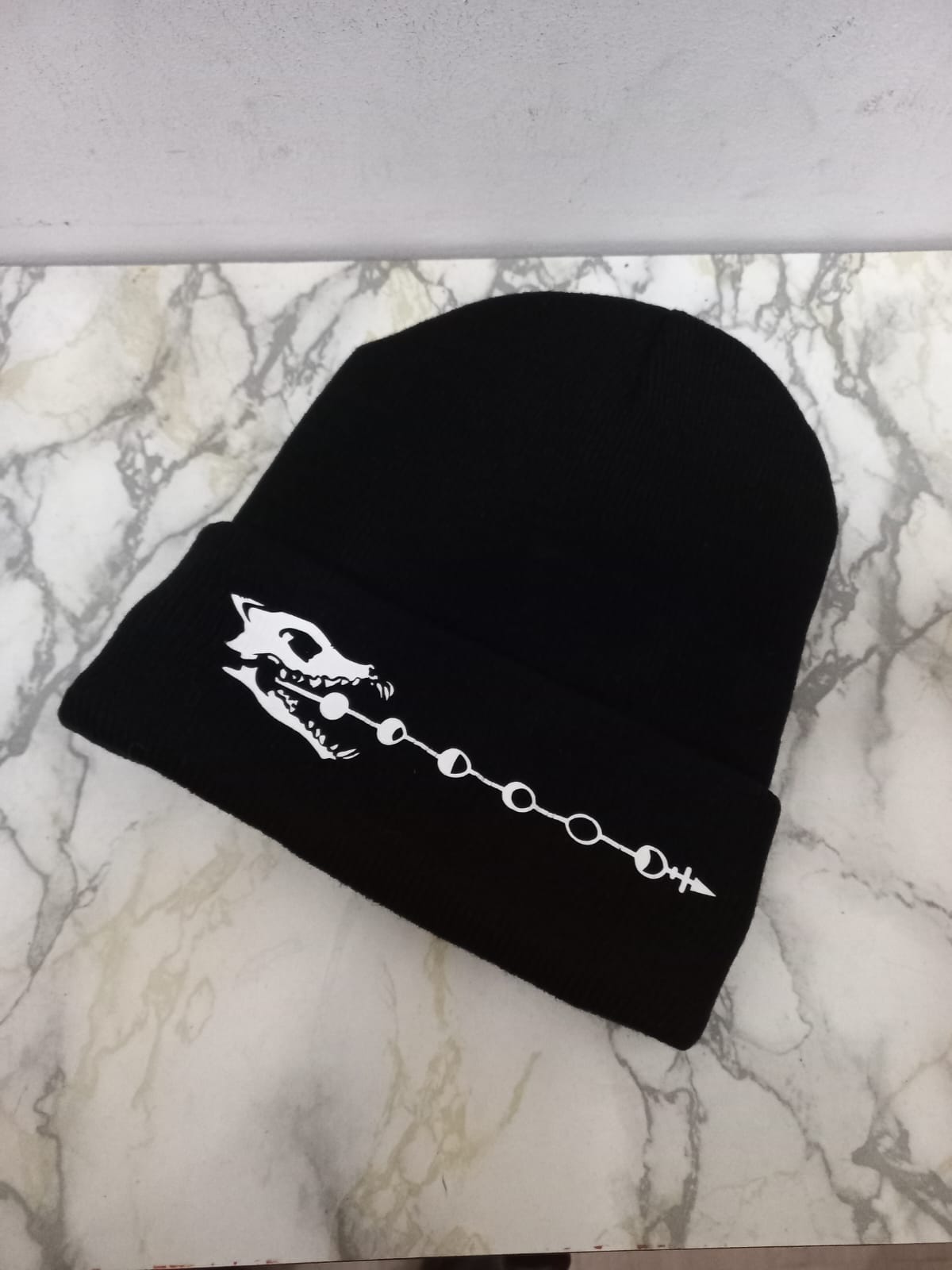 Berretto in Misto Lana con Teschio Animale e Fasi Lunari