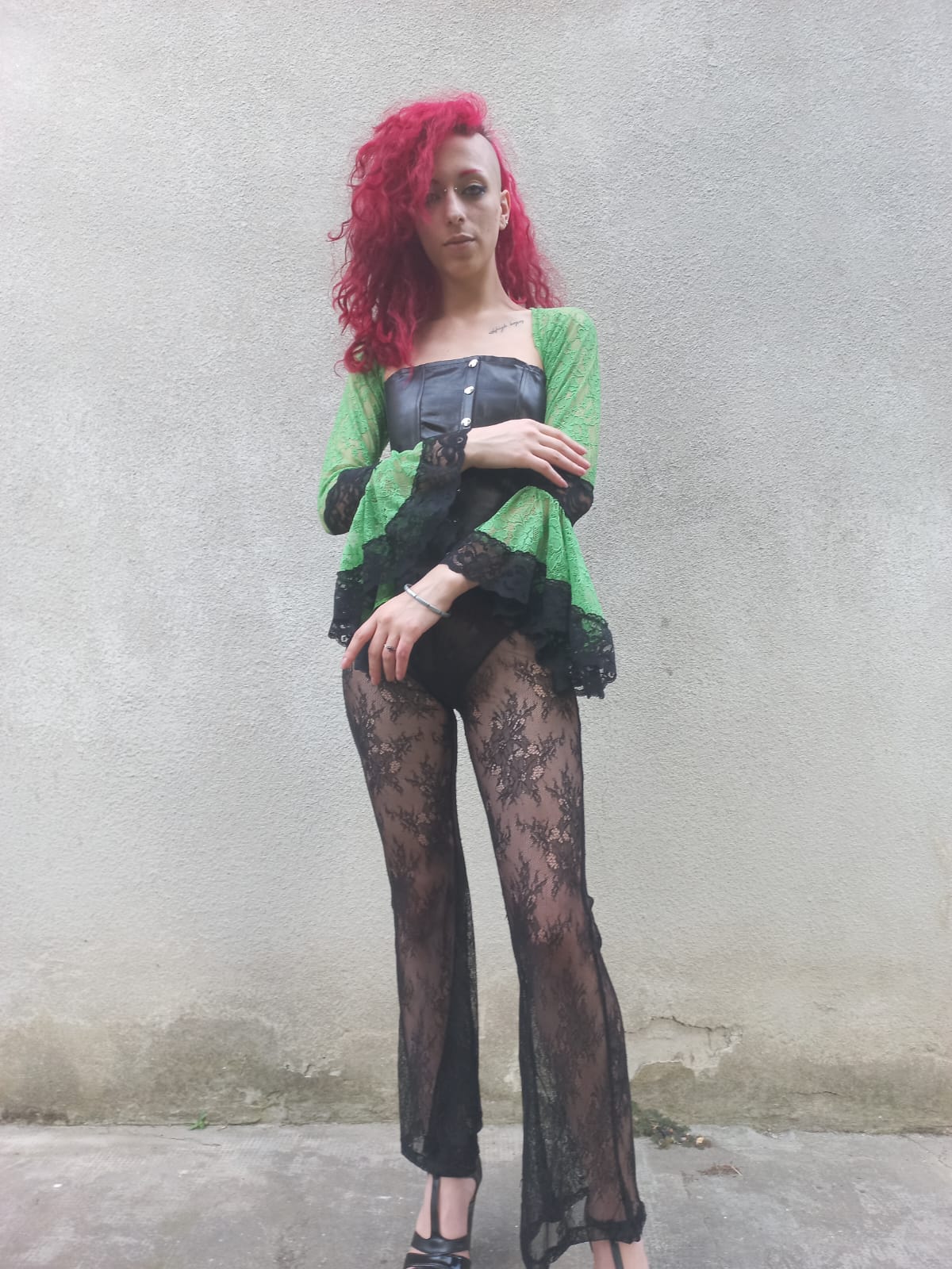 Coprispalle in pizzo verde chiaro con inserti neri