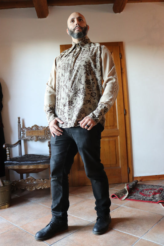 Camisa Steampunk con Estampado Floral y Detalles de Encaje