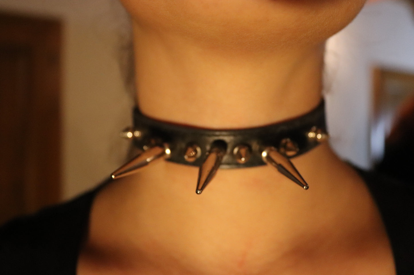 Choker Ecopelle Nero con 6 Borchie Killer da 10mm e 3 Borchie Killer da 45mm