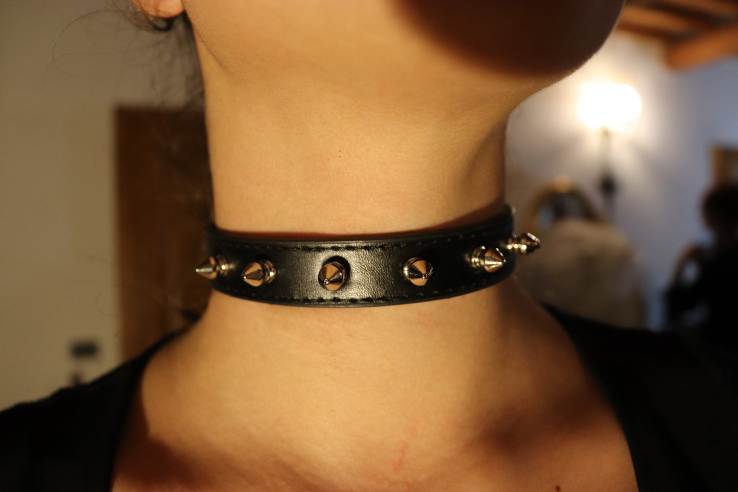 Choker Ecopelle Nera con 6 Borchie Killer