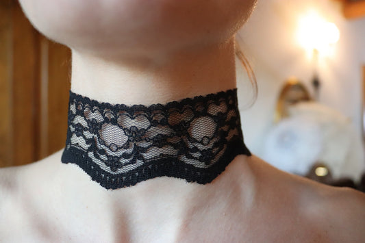 Black Lace Collar