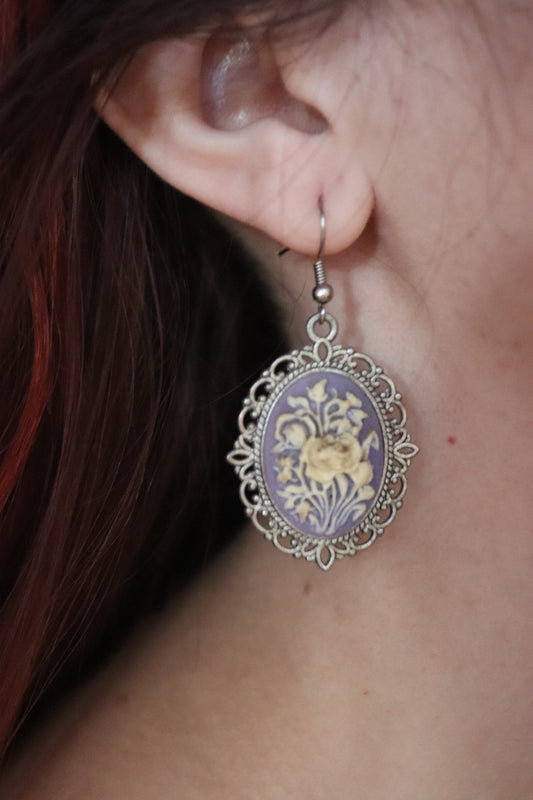 Pair of Pendant Earrings with Silver Cameo Flowers