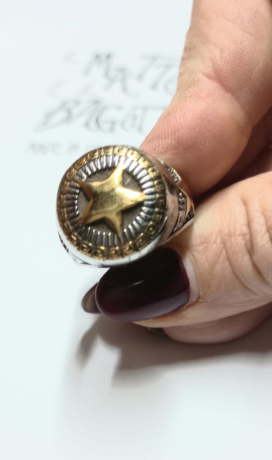 Anello Stella Steampunk in Acciaio con Dettagli Dorati