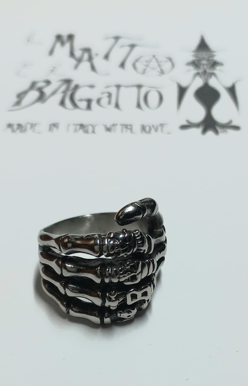 DF - skeleton hand ring