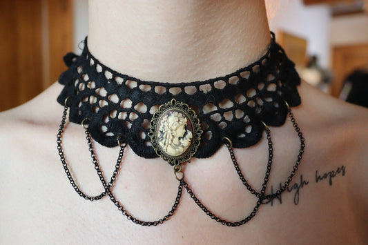 DF - Black cotton lace necklace.