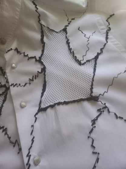 Camicia Bianca Ricamata a Mano con Dettagli in Rete