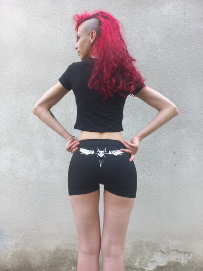 Hot pants in cotone nero con stampa pipistrello
