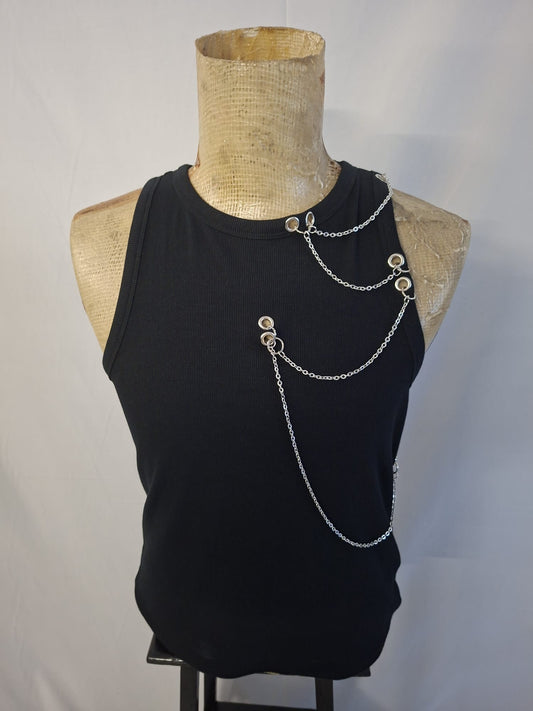 Smanicato con catene