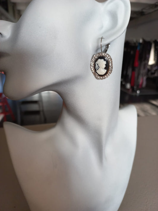 Pair of Stud Earrings with Black Cameo and Rhinestones